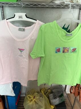 Light Pink Graphic Crop Tee — Casual Summer Top